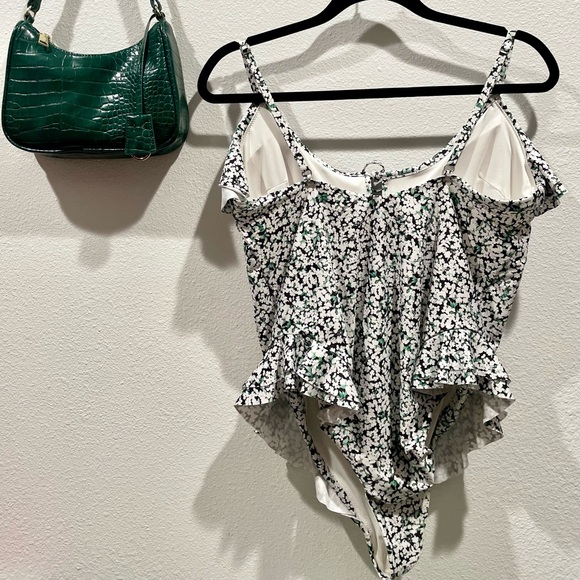 H&M Bathing Suit One-piece HiCut - Picture 2 of 3